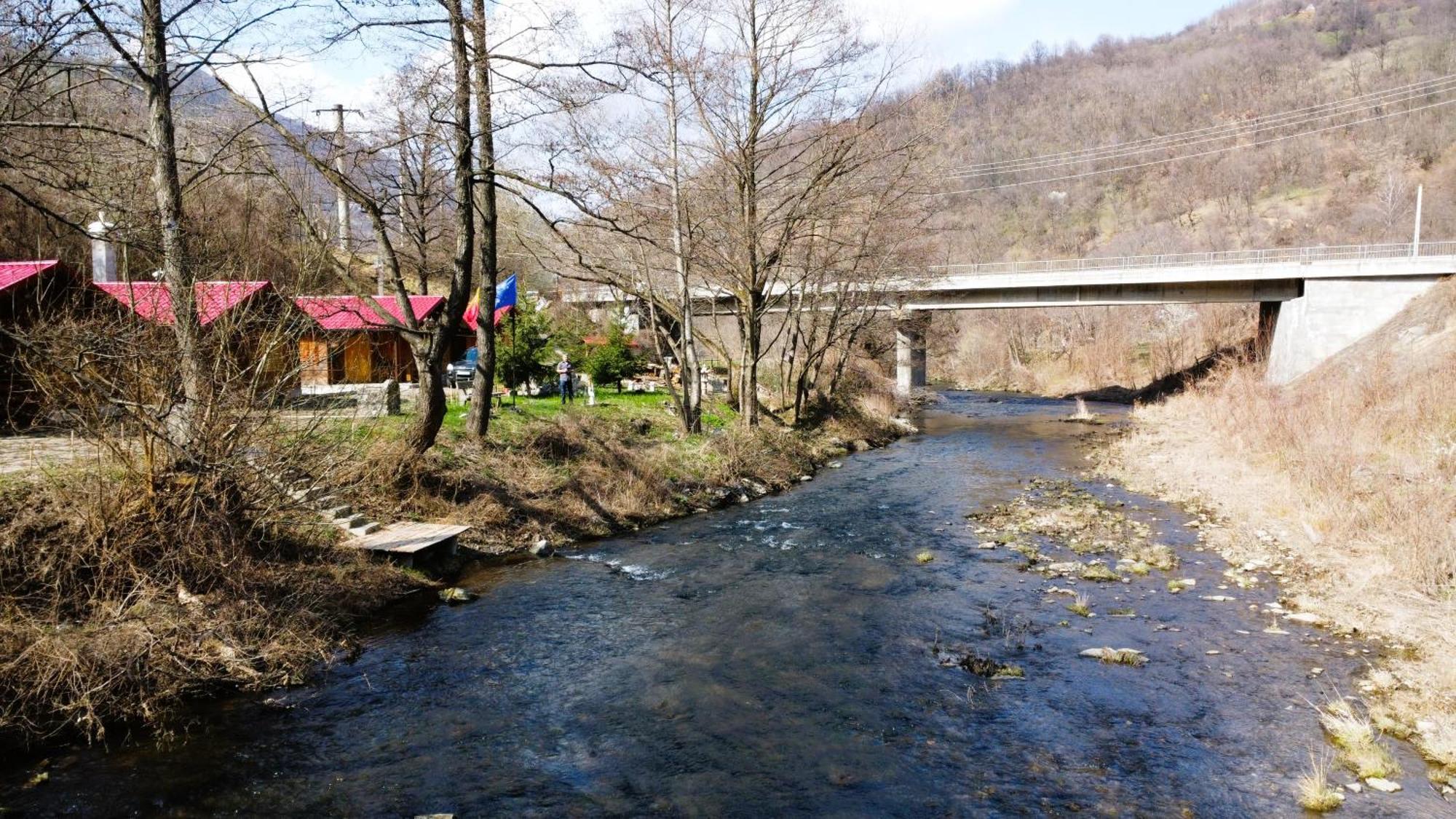 Eden Natural Resort - Transalpina Capalna ภายนอก รูปภาพ