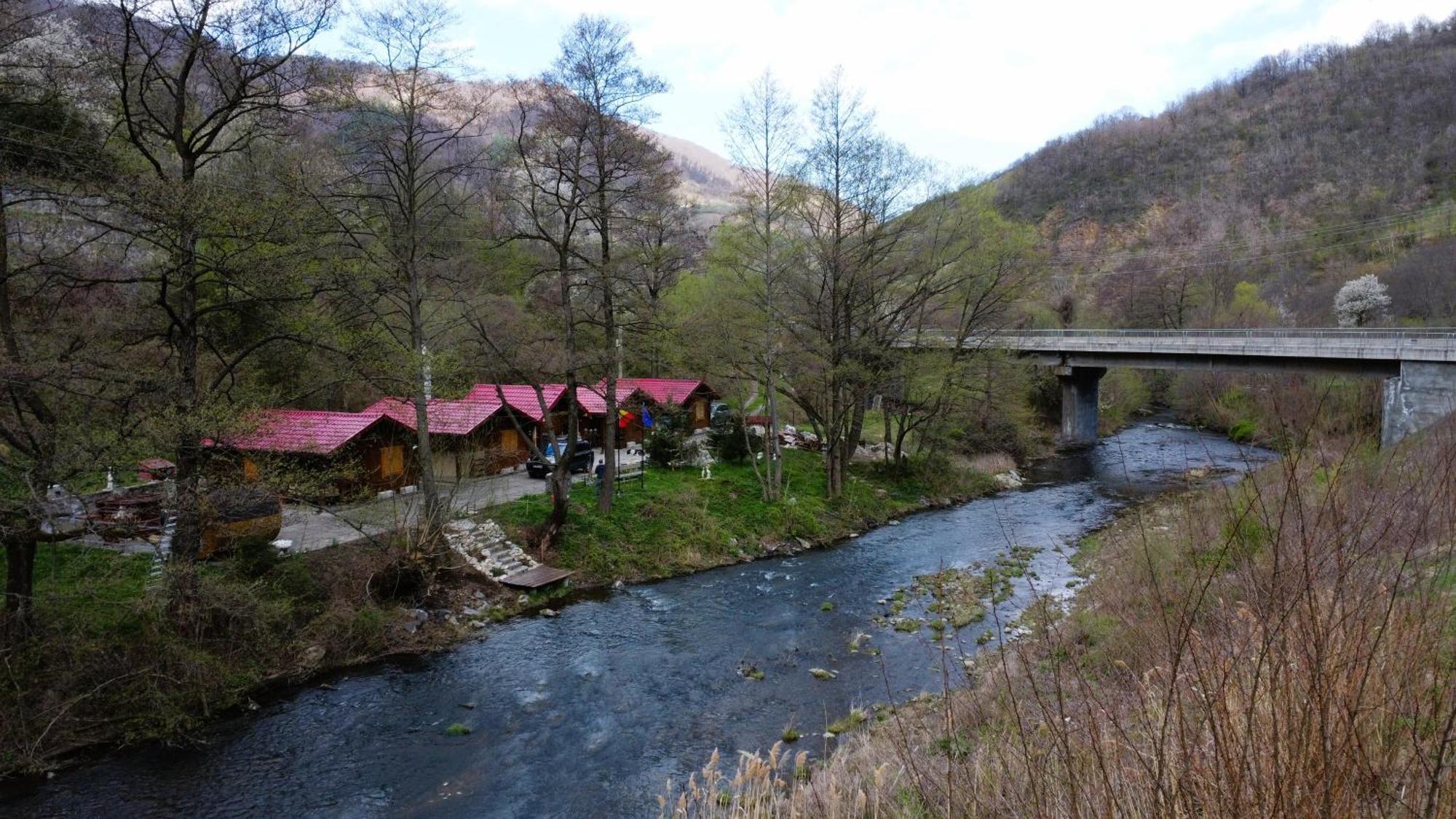 Eden Natural Resort - Transalpina Capalna ภายนอก รูปภาพ